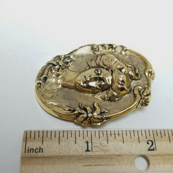 Vintage Cameo Gold Tone Gibson Style Girl Brooch Embossed Pressed Metal Pin - Picture 4 of 5